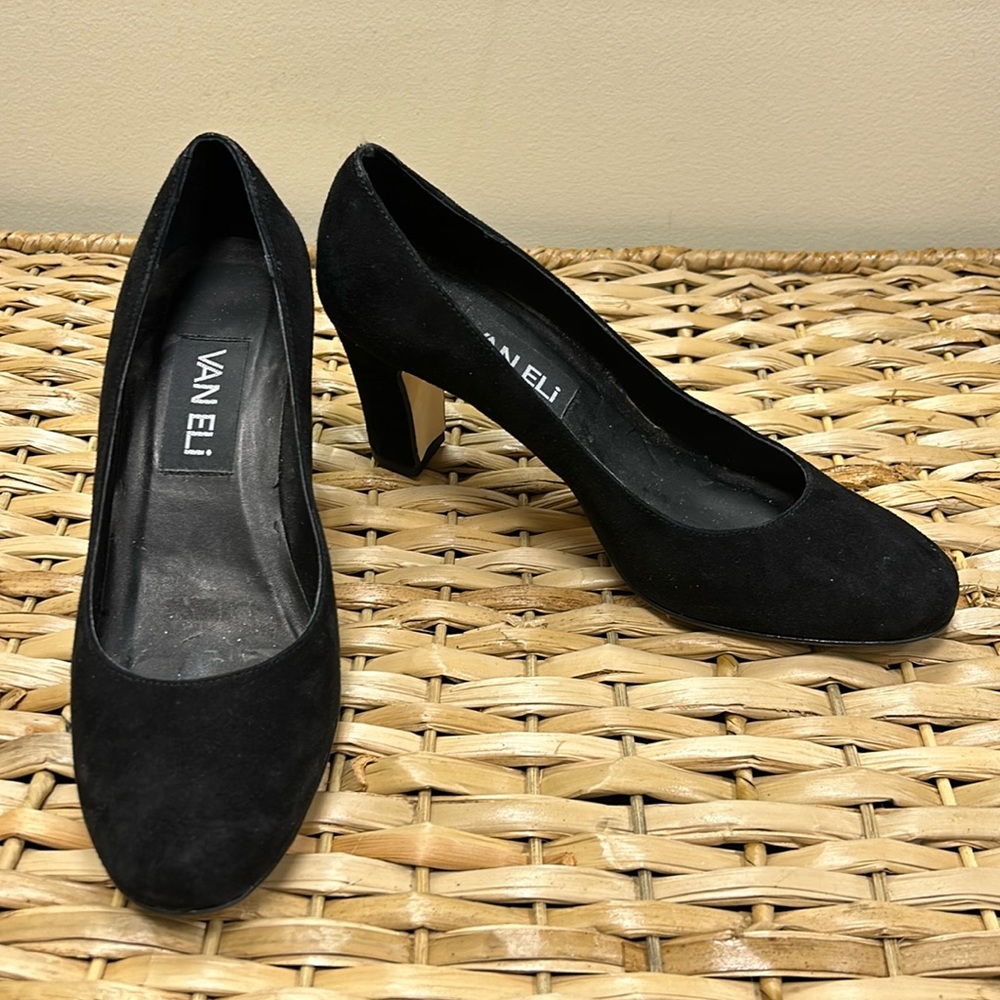 VAN ELI black suede pump